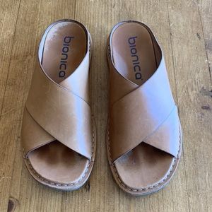 Bionica leather slide